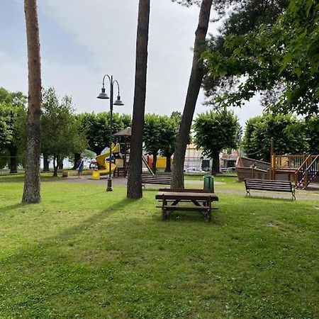 Apartamento La Casa Nel Borgo Angera Exterior foto