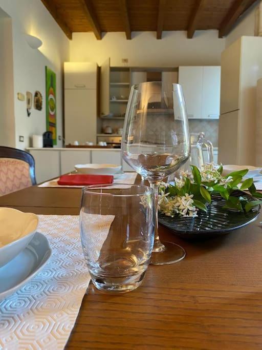 Apartamento La Casa Nel Borgo Angera Exterior foto