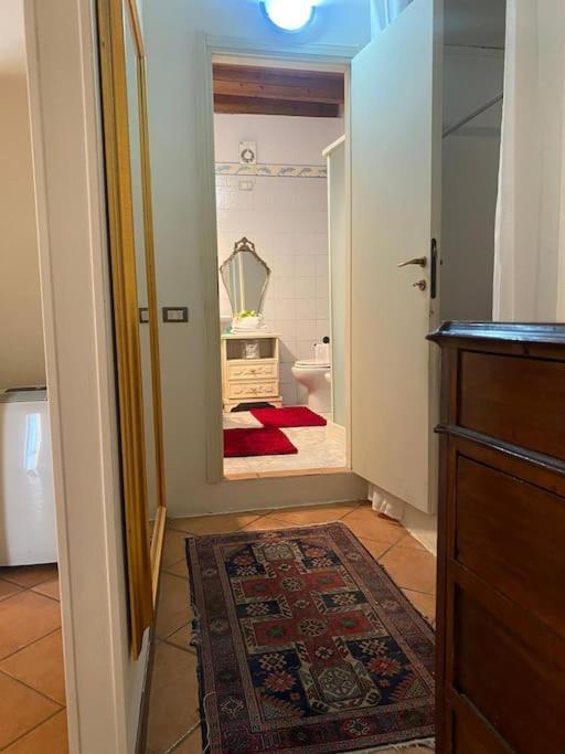 Apartamento La Casa Nel Borgo Angera Exterior foto