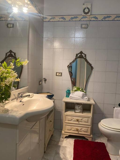 Apartamento La Casa Nel Borgo Angera Exterior foto