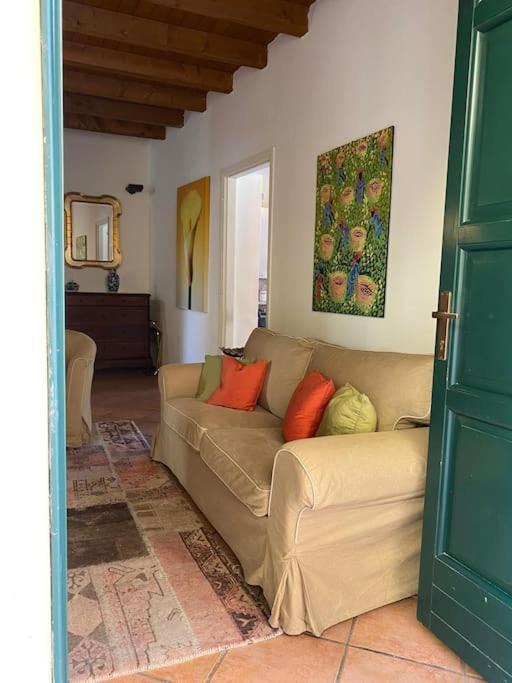 Apartamento La Casa Nel Borgo Angera Exterior foto