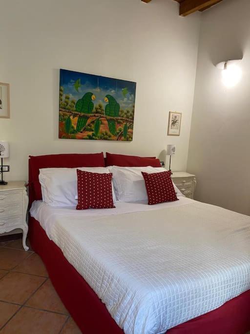 Apartamento La Casa Nel Borgo Angera Exterior foto